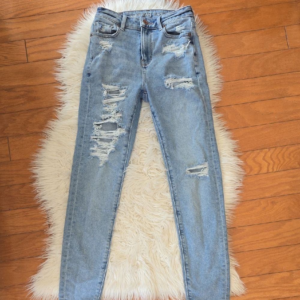 American Eagle Outfitters Light Blue Distressed Skinny Jeans